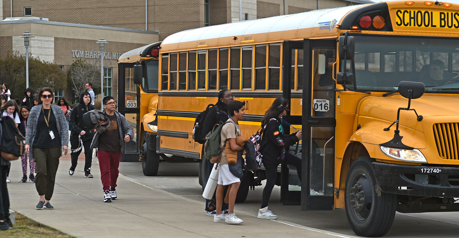 Students exiting bus